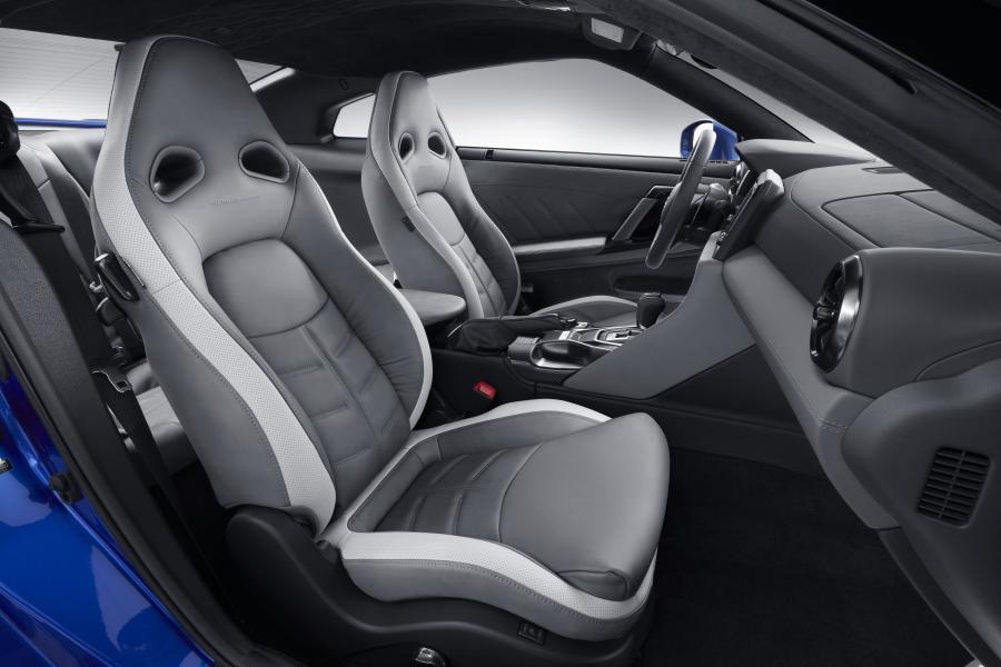 Интерьер Nissan GT-R 50th Anniversary (R35) 2019 года  (NA) (фото 11 из 40)